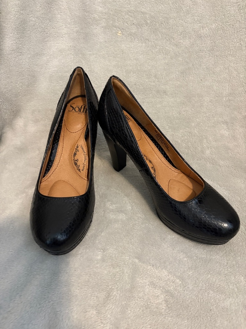 Sofft Black Textured Leather Pumps